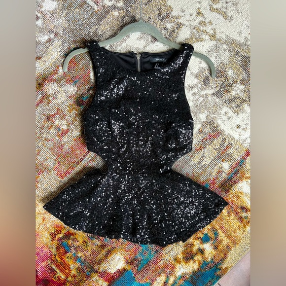 Forever 21 small Women’s peplum sequins black blouse side cut outs zip back EUC - Picture 5 of 11